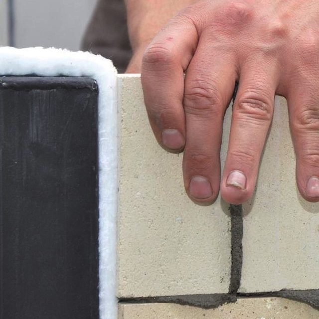 ofenmanufaktur-aufbau_hand